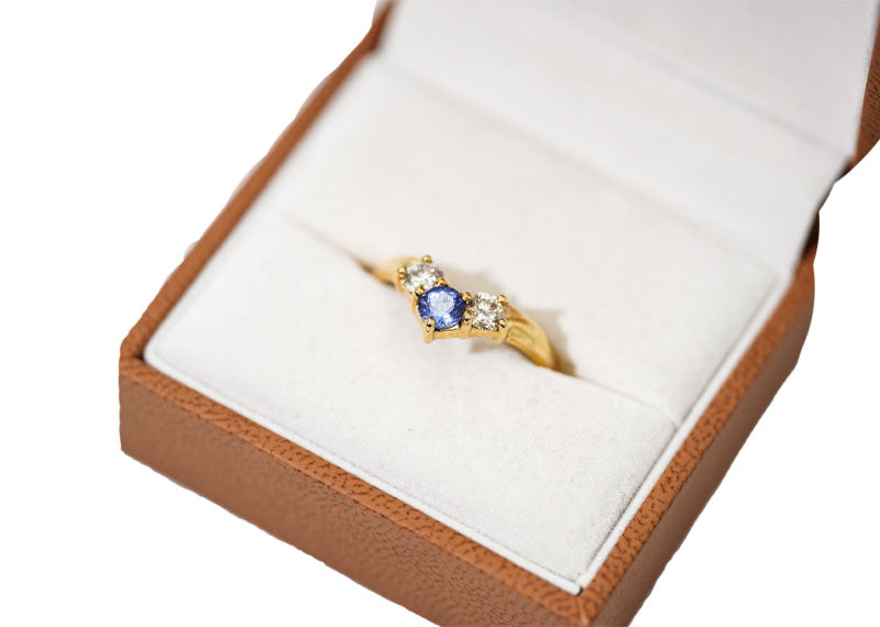 SOUL Tre Pietra Azzura 9ct Yellow Gold Ring